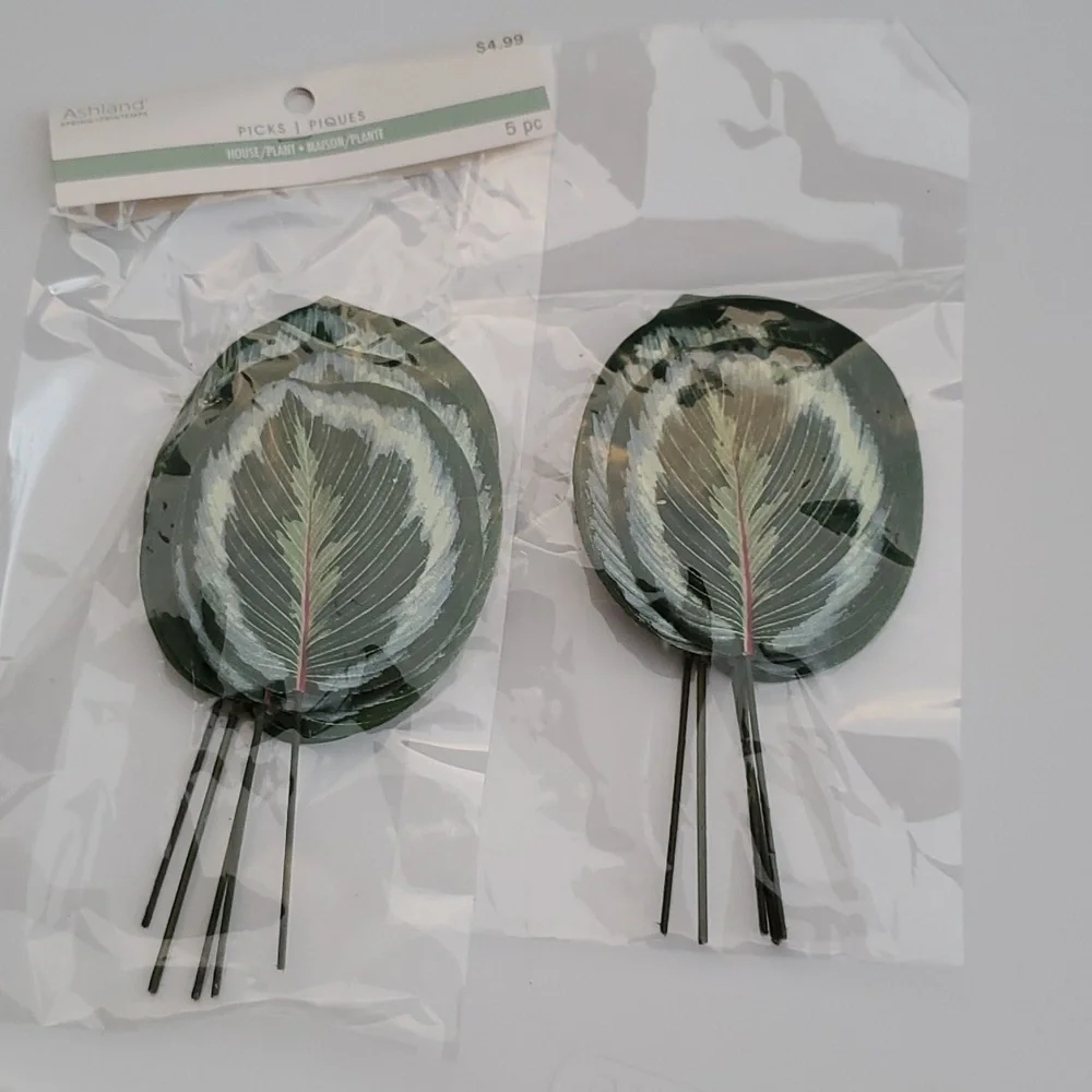 ASSORTED PACKAGES FAUX PICKS LEAVES
